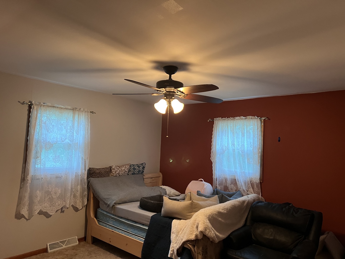 211 Hickory Drive Roberts, IL 60962 - Photo 10 of 14 a living room with furniture
