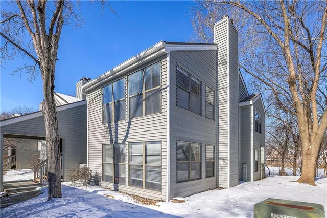 $190,000 | 8848 West 106th Street, Overland Park, KS 66212