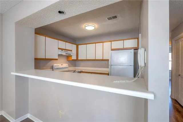 $190,000 | 8848 West 106th Street, Overland Park, KS 66212