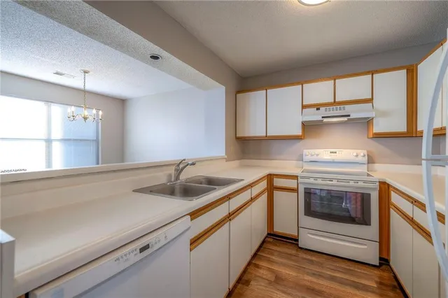 $190,000 | 8848 West 106th Street, Overland Park, KS 66212