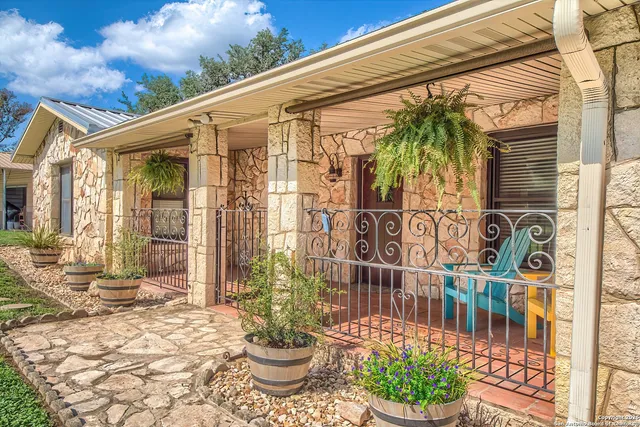 $532,000 | 6986 County Road 271, Mico, TX 78056