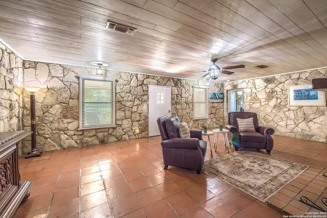 $532,000 | 6986 County Road 271, Mico, TX 78056