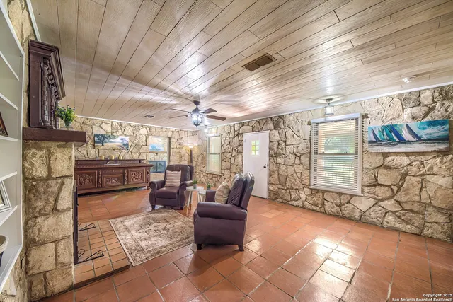 $532,000 | 6986 County Road 271, Mico, TX 78056