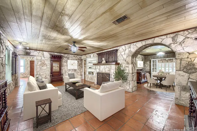 $532,000 | 6986 County Road 271, Mico, TX 78056