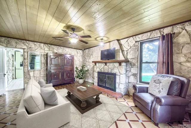 $532,000 | 6986 County Road 271, Mico, TX 78056