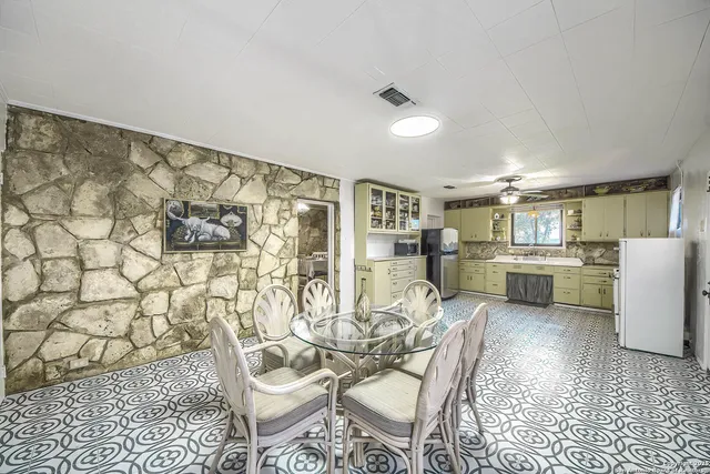 $532,000 | 6986 County Road 271, Mico, TX 78056