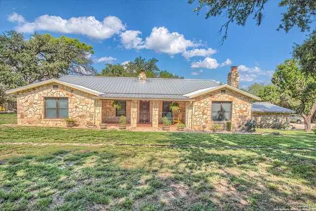 $532,000 | 6986 County Road 271, Mico, TX 78056