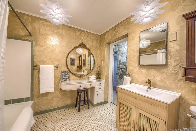 $532,000 | 6986 County Road 271, Mico, TX 78056