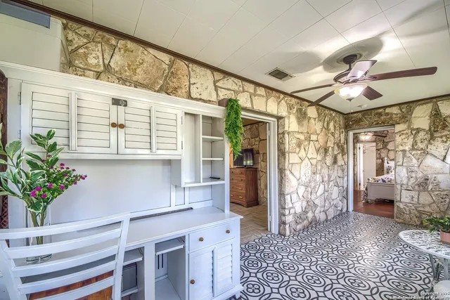 $532,000 | 6986 County Road 271, Mico, TX 78056