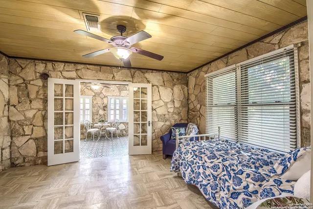 $532,000 | 6986 County Road 271, Mico, TX 78056