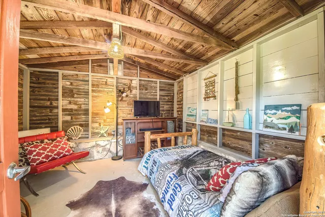 $532,000 | 6986 County Road 271, Mico, TX 78056