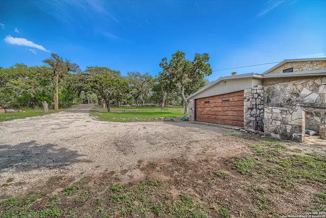 $532,000 | 6986 County Road 271, Mico, TX 78056