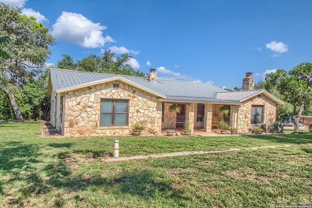 $532,000 | 6986 County Road 271, Mico, TX 78056