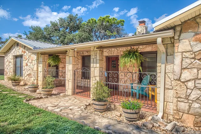 $532,000 | 6986 County Road 271, Mico, TX 78056