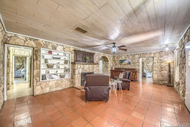 $532,000 | 6986 County Road 271, Mico, TX 78056