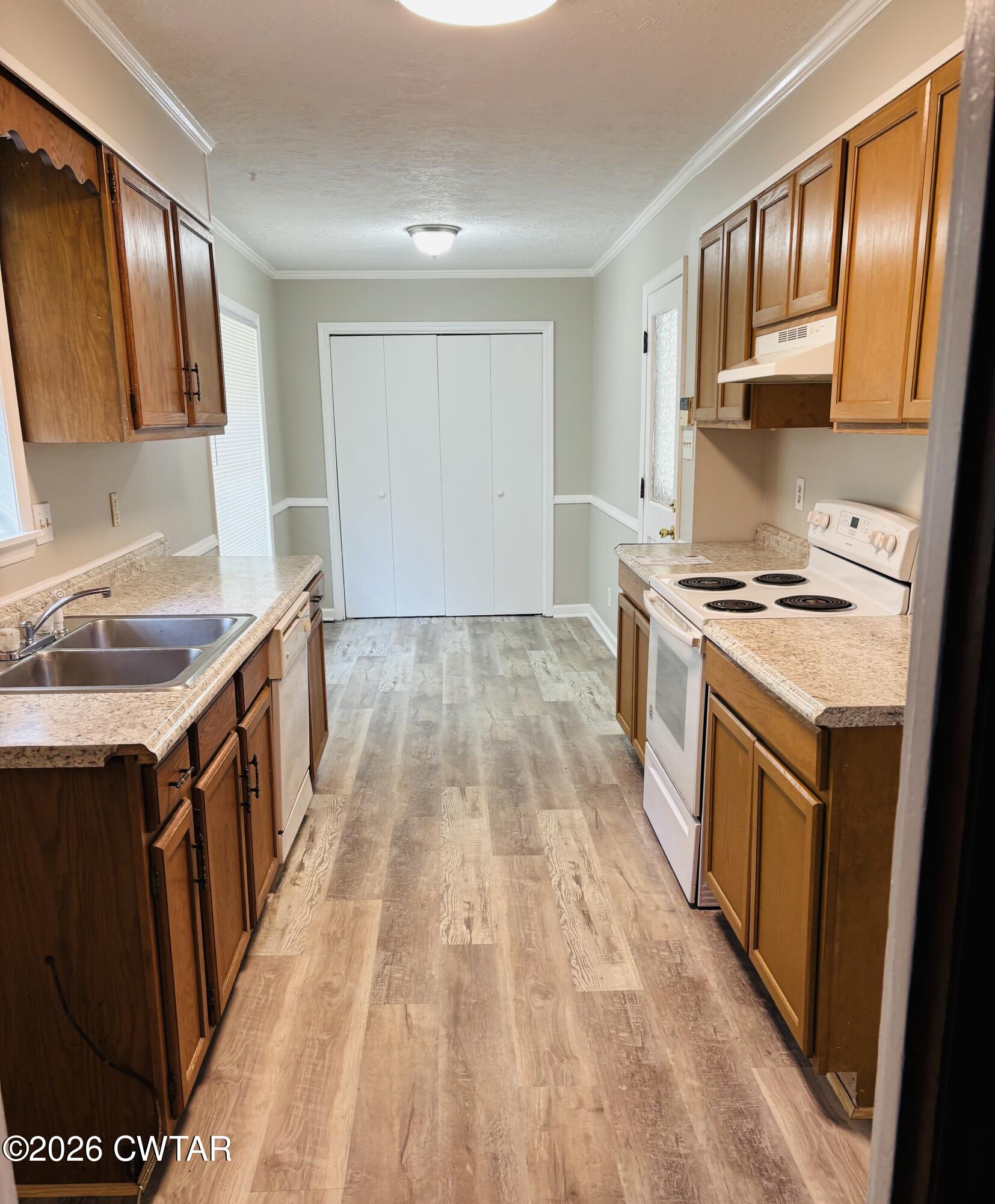 149 Commanche Trail Jackson, TN 38305 - Photo 5 of 15 a kitchen with granite countertop a sink stove and refrigerator