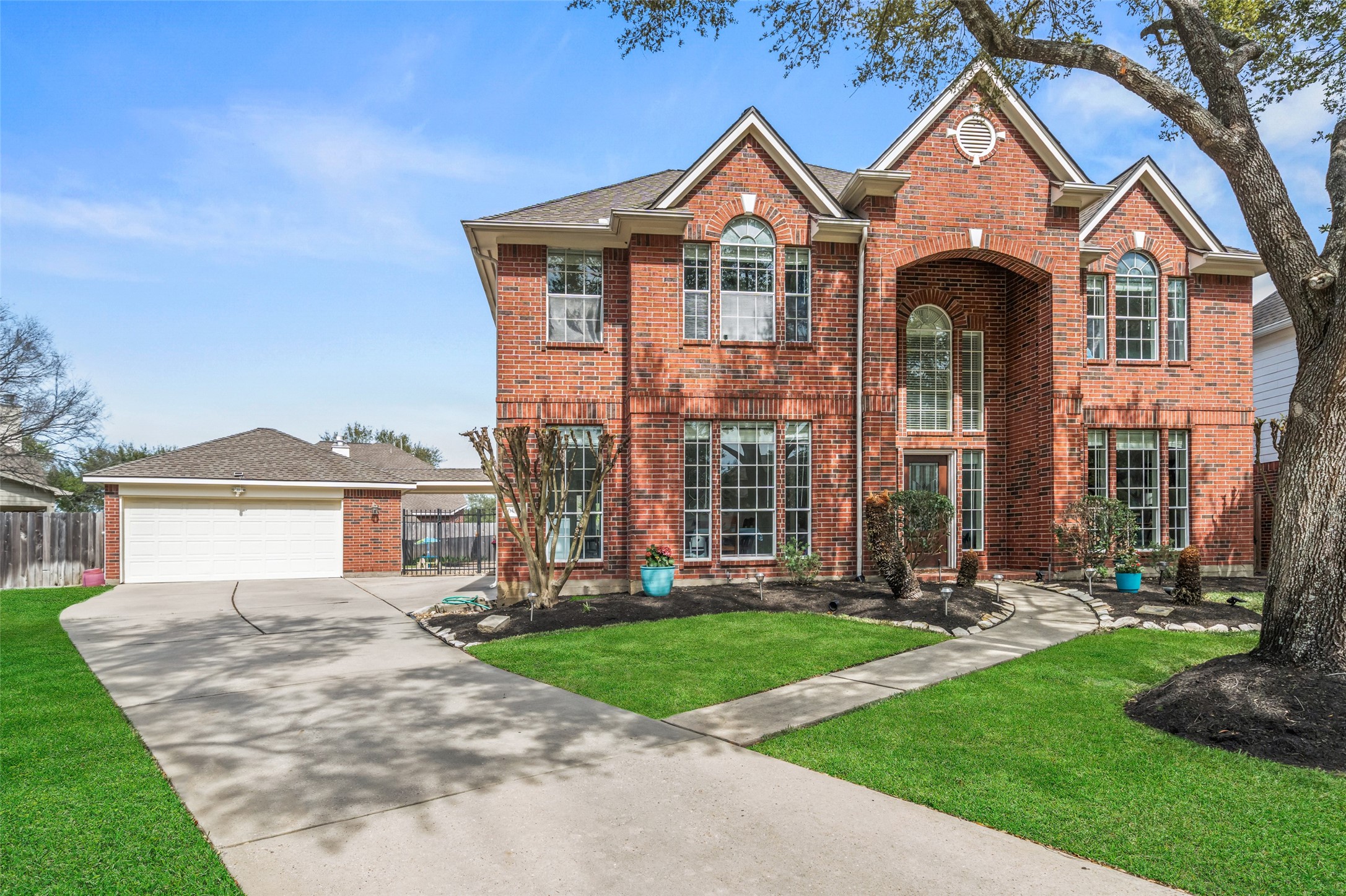 6010 Foxland Court Spring, TX 77379 - Photo 35 of 43 Look at how long that driveway is! Plenty of parking space!