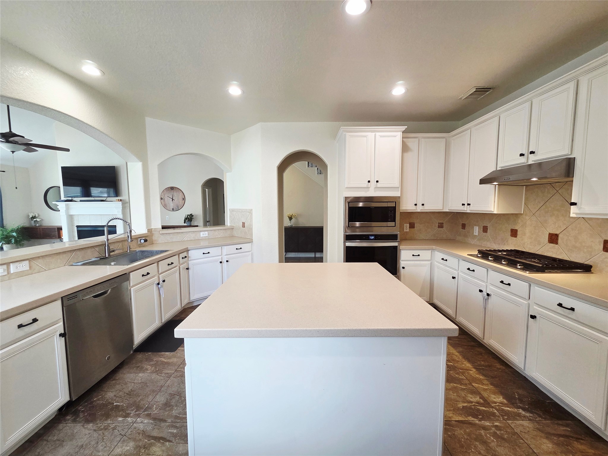 6010 Foxland Court Spring, TX 77379 - Photo 7 of 43 The kitchen has a new sink & reverse osmosis installed at the kitchen faucet
