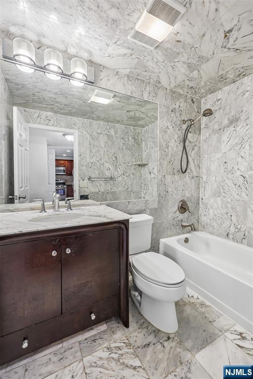302 Chase Court, Unit 302 Edgewater, NJ 07020 - Photo 12 of 46