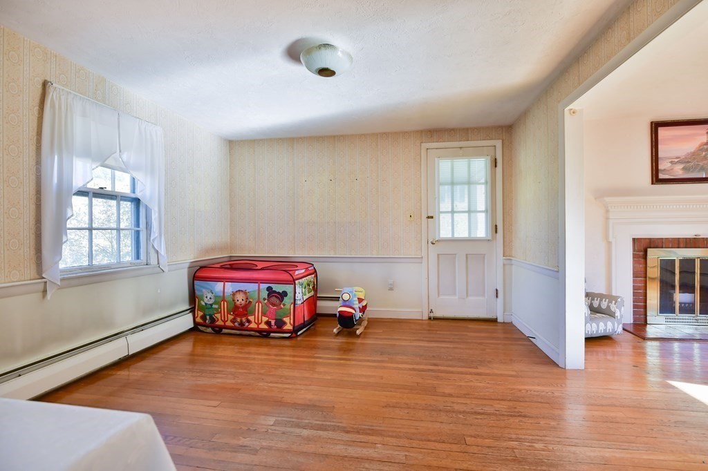 4 Robin Road Reading, MA 01867 - Photo 13 of 22