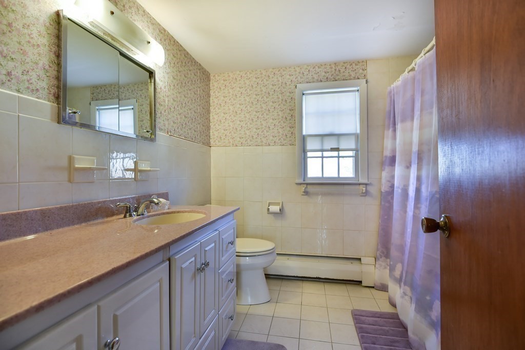 4 Robin Road Reading, MA 01867 - Photo 19 of 22