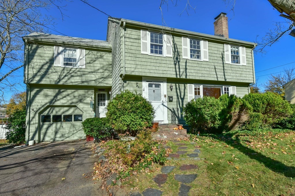 4 Robin Road Reading, MA 01867 - Photo 2 of 22