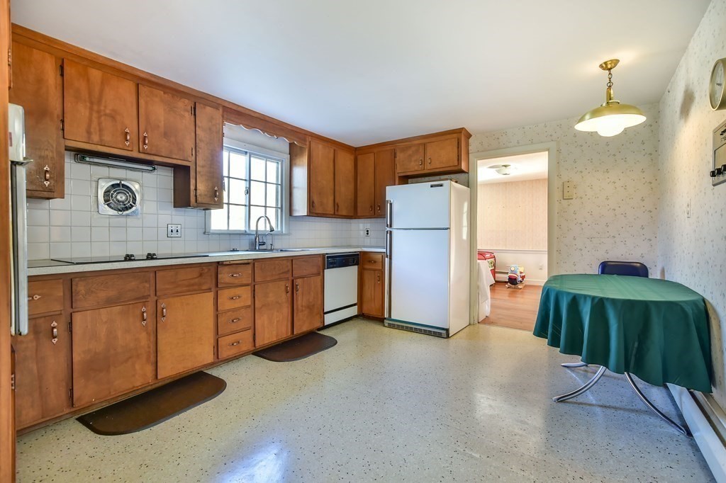 4 Robin Road Reading, MA 01867 - Photo 4 of 22