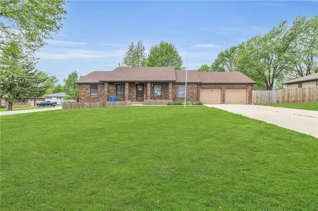 $269,000 | 1404 South Grand Avenue, El Dorado Springs, MO 64744