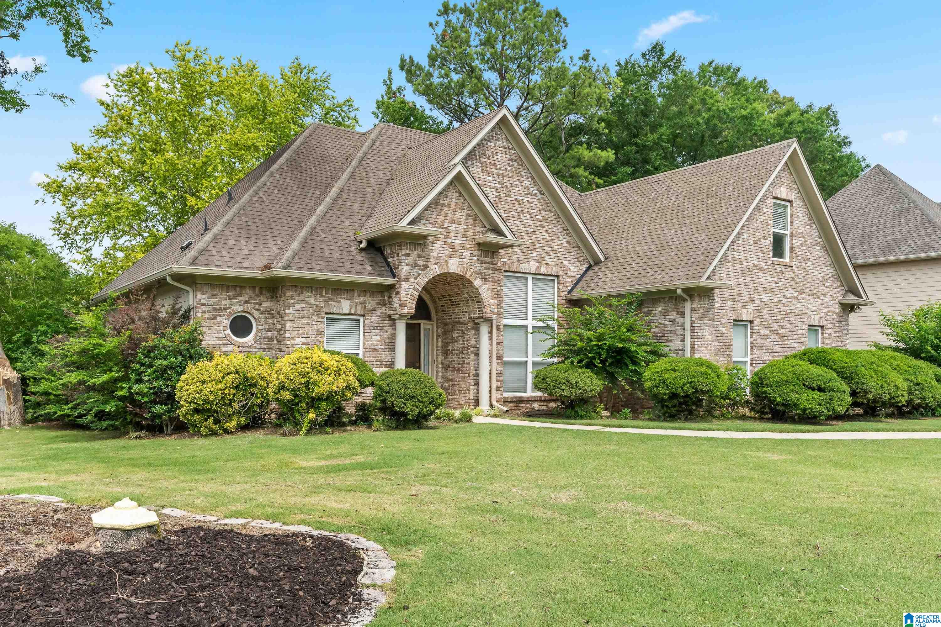 217 Lake Forest Way Alabaster, AL 35114 - Photo 2 of 32