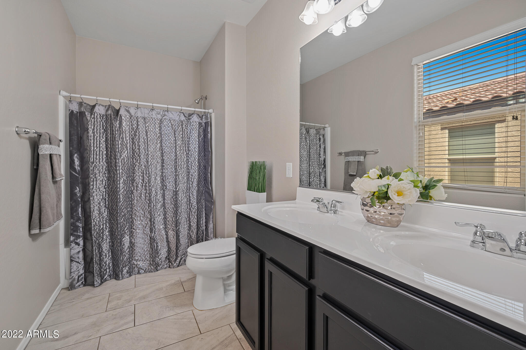 1757 Grenadine Road Phoenix, AZ 85040 - Photo 12 of 29 PRIMARY BATH