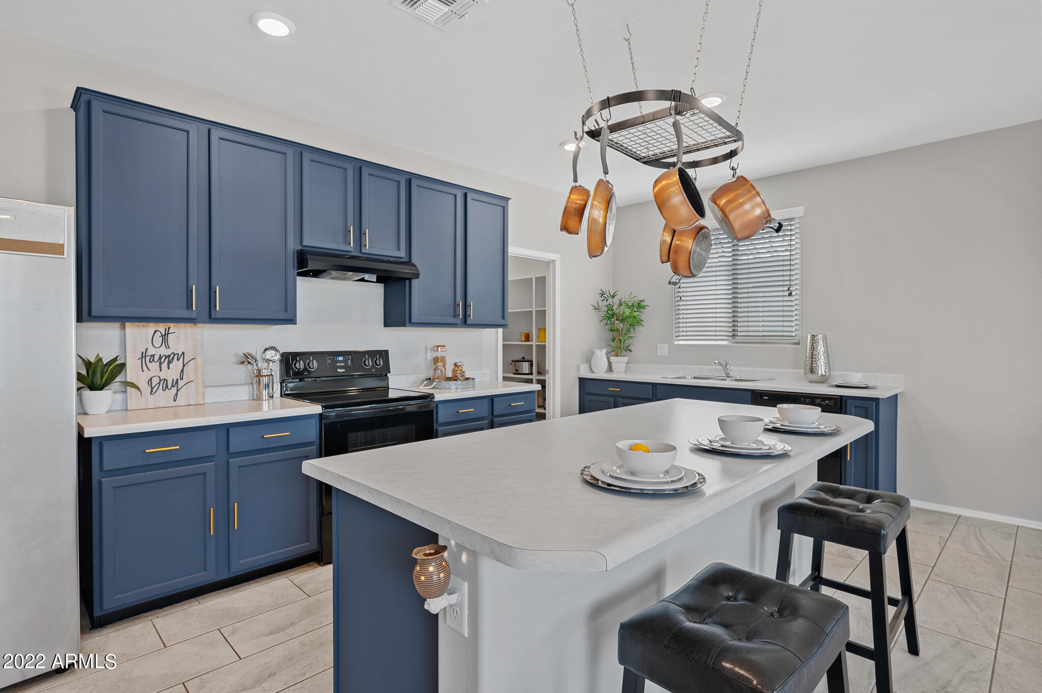 LARGE OPEN KITCHEN