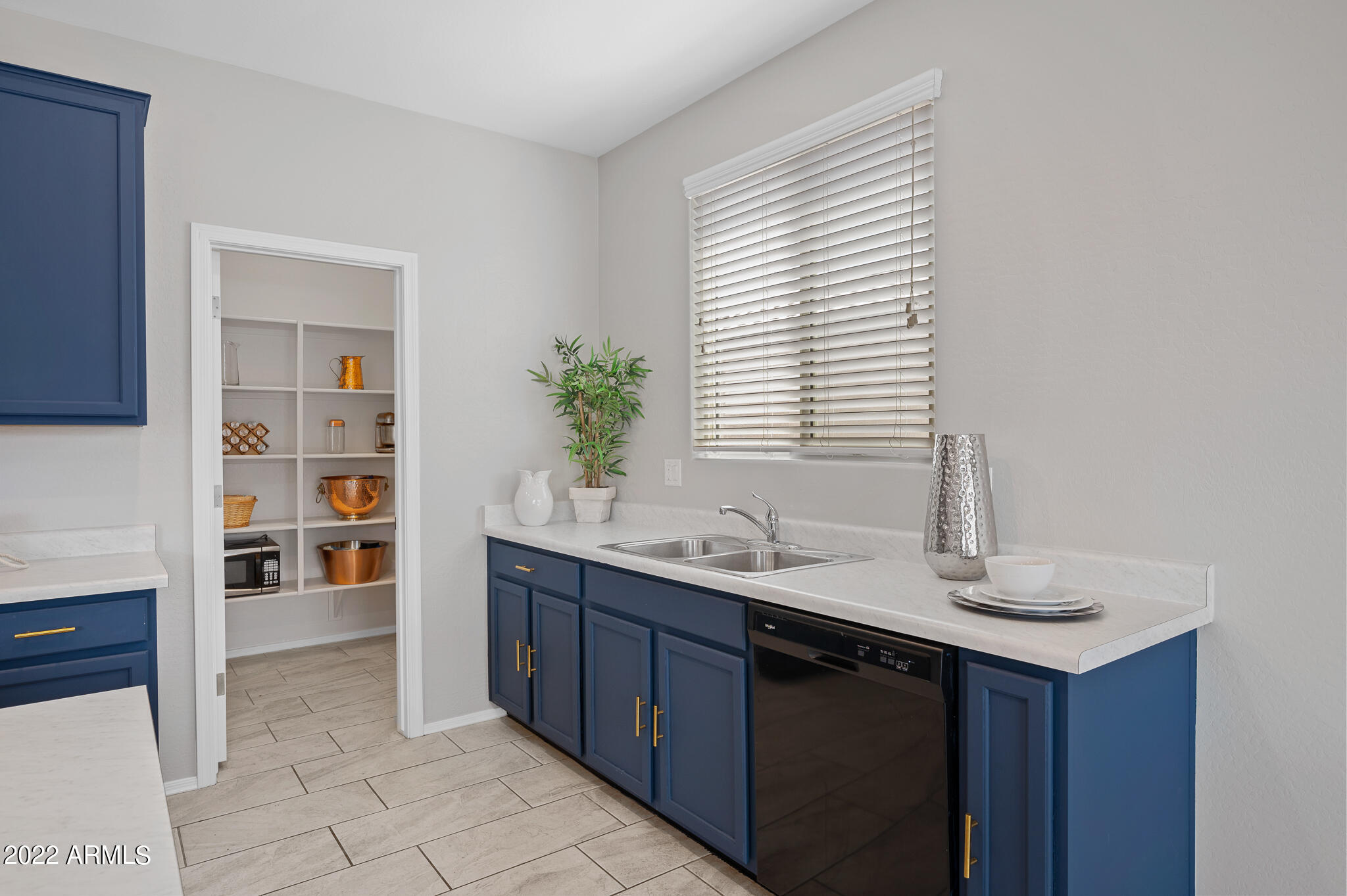 HUGE WALK-IN PANTRY