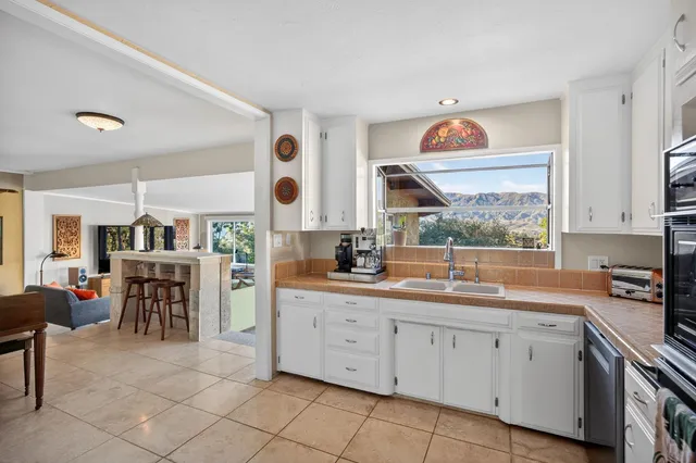 $1,645,000 | 165 Feliz Drive, Oak View, CA 93022