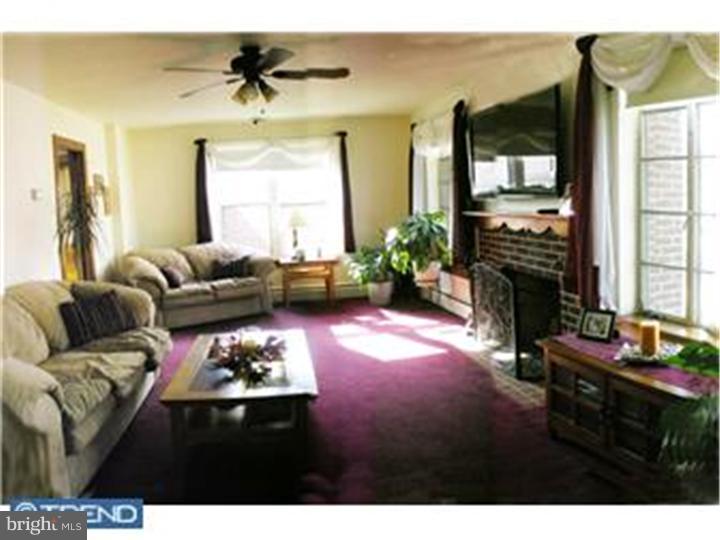 23 Vincent Road Phoenixville, PA 19460 - Photo 3 of 14 Living Room