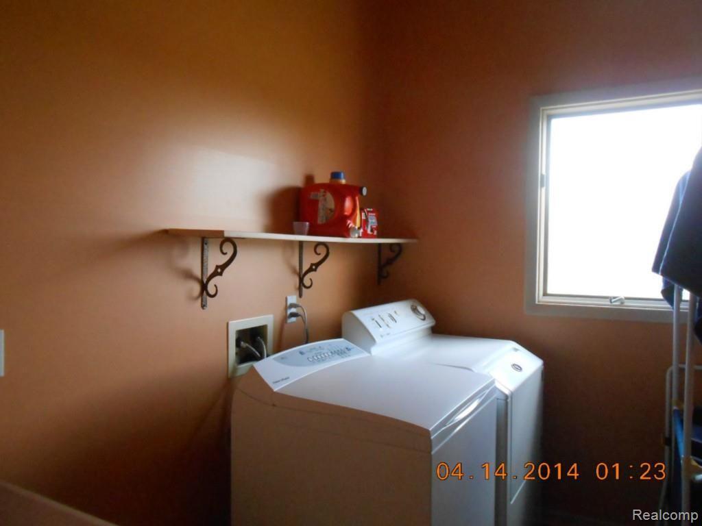 899 Thayer Road Ortonville, MI 48462 - Photo 13 of 21 DSCN2573.jpg