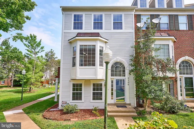 $3,200 | 4100 Fountainside Lane, Fairfax, VA 22030