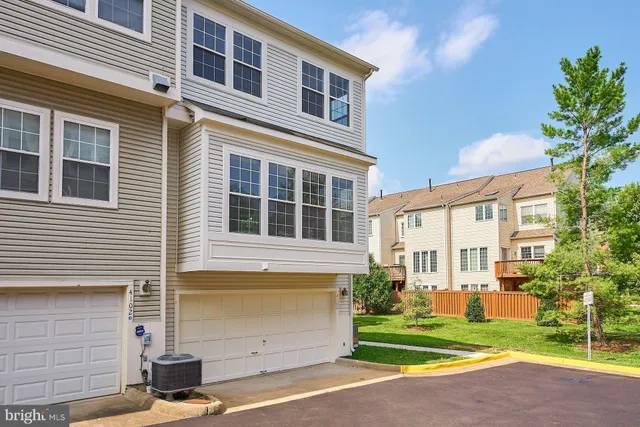 $3,200 | 4100 Fountainside Lane, Fairfax, VA 22030