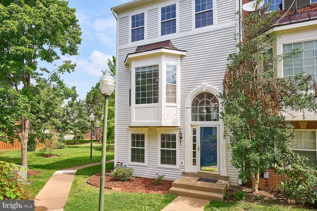 $3,200 | 4100 Fountainside Lane, Fairfax, VA 22030