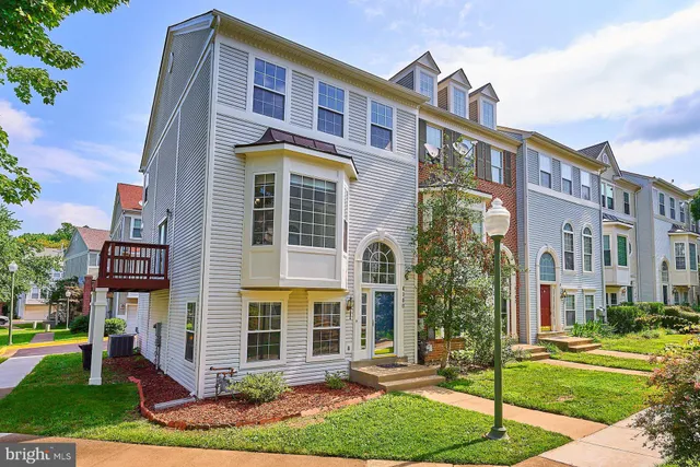 $3,200 | 4100 Fountainside Lane, Fairfax, VA 22030