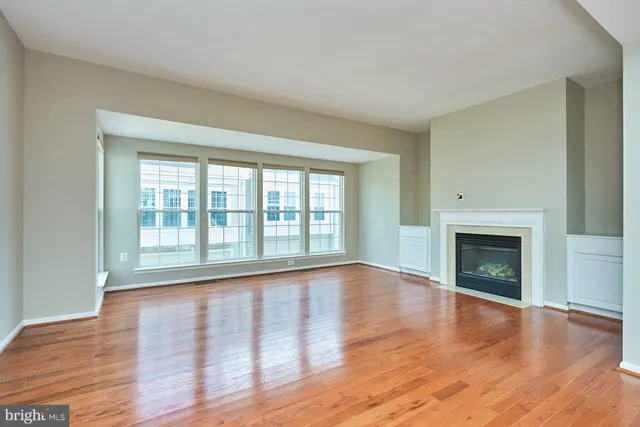 $3,200 | 4100 Fountainside Lane, Fairfax, VA 22030