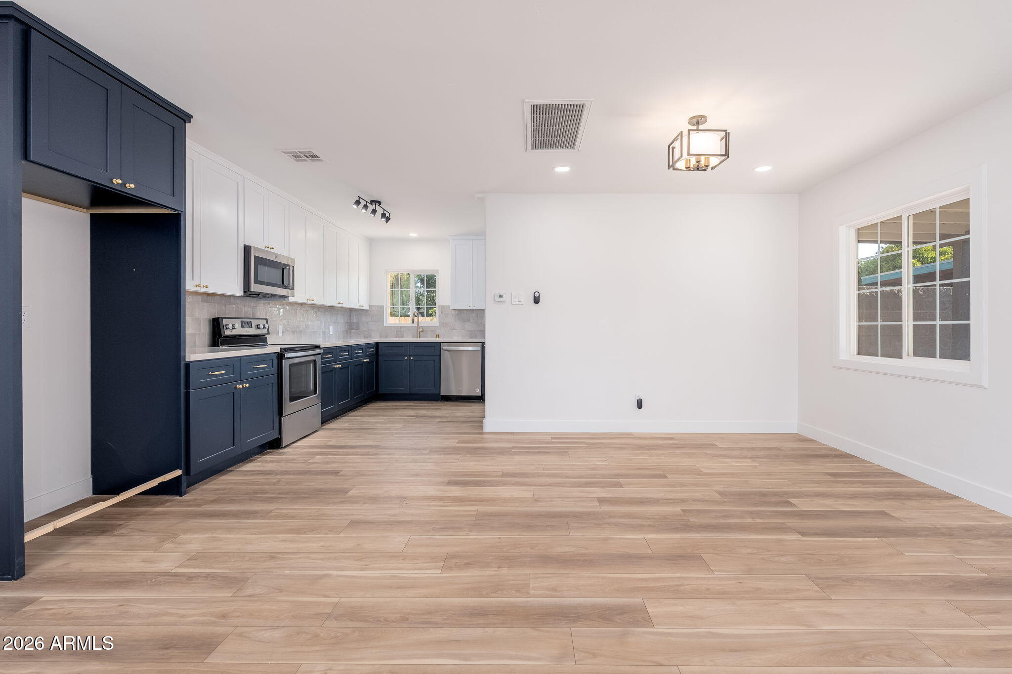 6329 West Ocotillo Road Glendale, AZ 85301 - Photo 12 of 29 6329 W Ocotillo Rd - 09