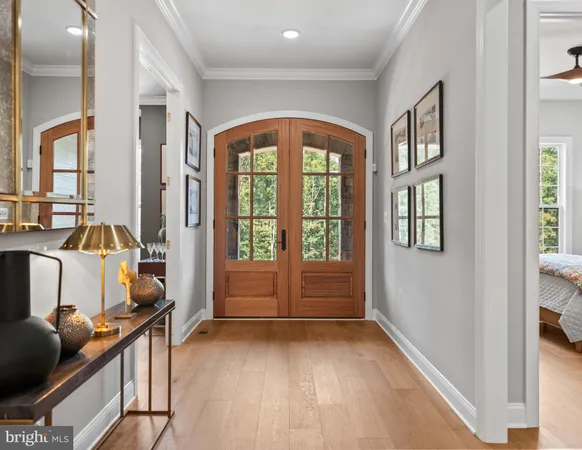 a view of an entryway with a livingroom