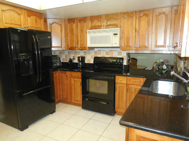 18070 102nd Way South Boca Raton, FL 33498 - Photo 3 of 24 Spacious Kitchen with Separate Breakfast