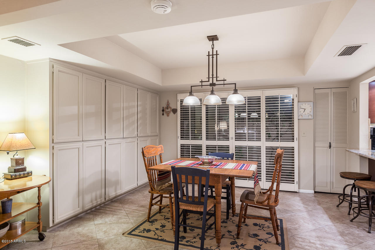 4440 East Camelback Road, Unit 29 Phoenix, AZ 85018 - Photo 8 of 22 4440 E Camelback Rd #29 MLS-8