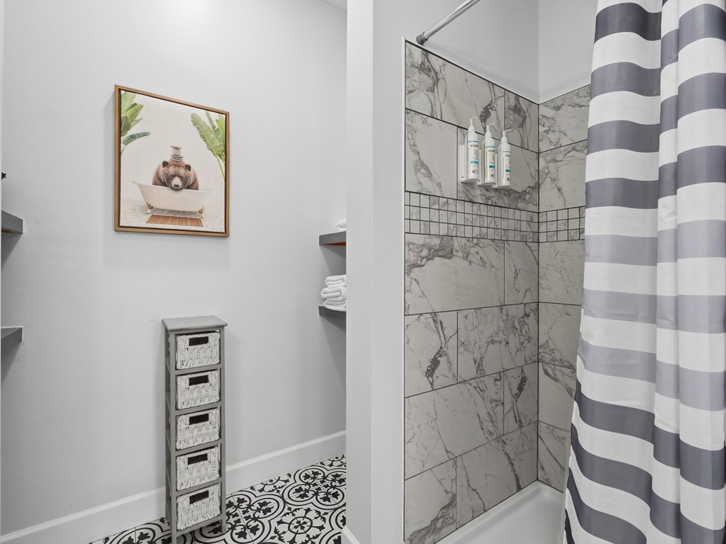 25 Walhala Trail Blue Ridge, GA 30513 - Photo 21 of 55 Guest full bath cont