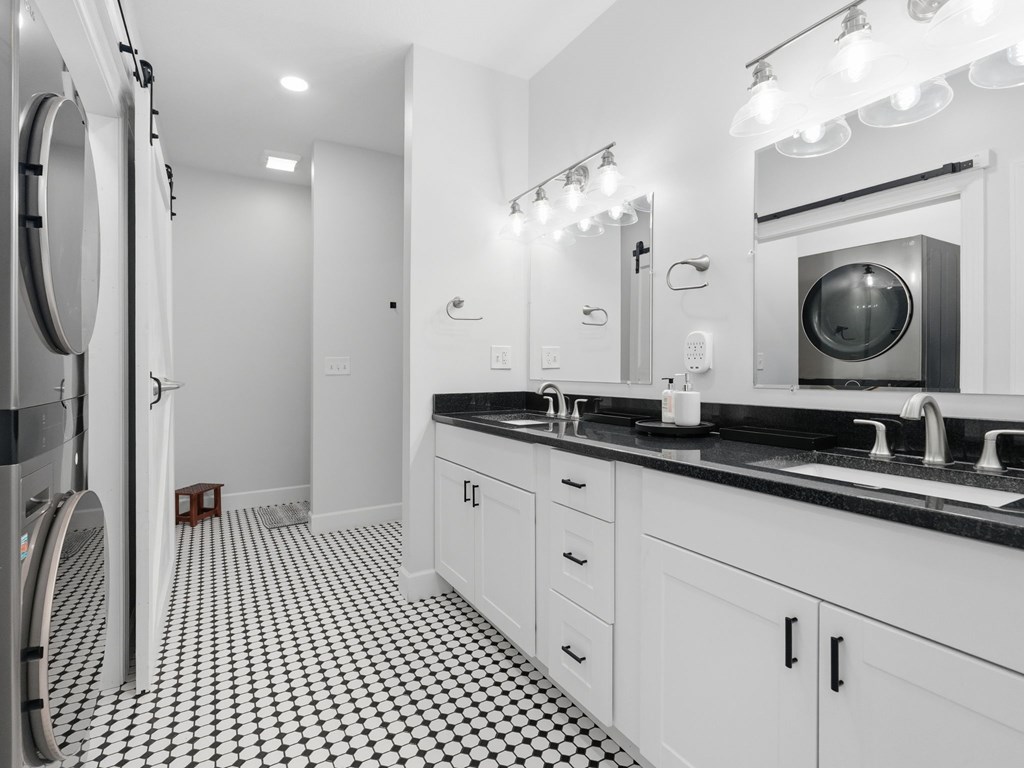 25 Walhala Trail Blue Ridge, GA 30513 - Photo 32 of 55 Primary en suite