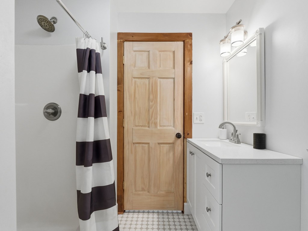 25 Walhala Trail Blue Ridge, GA 30513 - Photo 41 of 55 Upstairs full bathroom