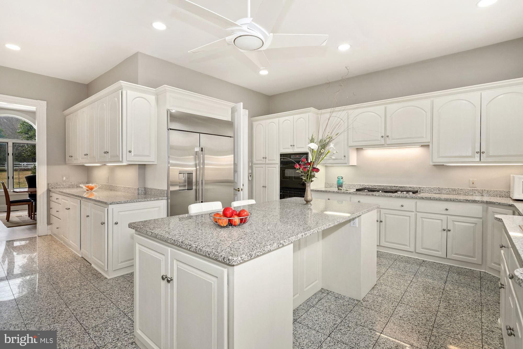 11505 Glen Road Potomac, MD 20854 - Photo 18 of 66 SS appl, Jenn-Air 5-burner gas stove, food warmer