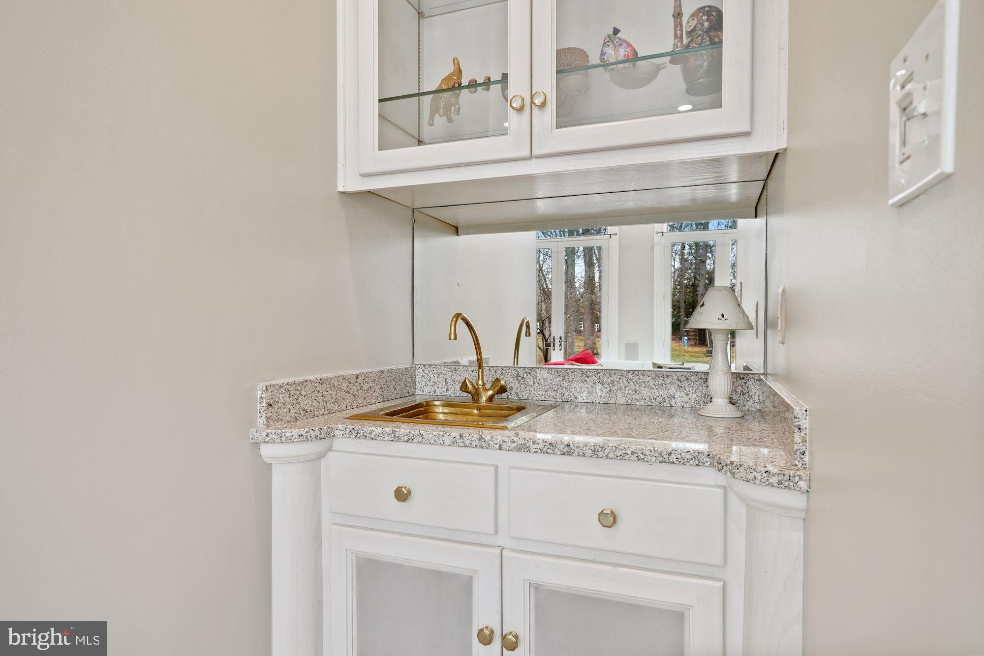 11505 Glen Road Potomac, MD 20854 - Photo 25 of 66 Family room wet bar area