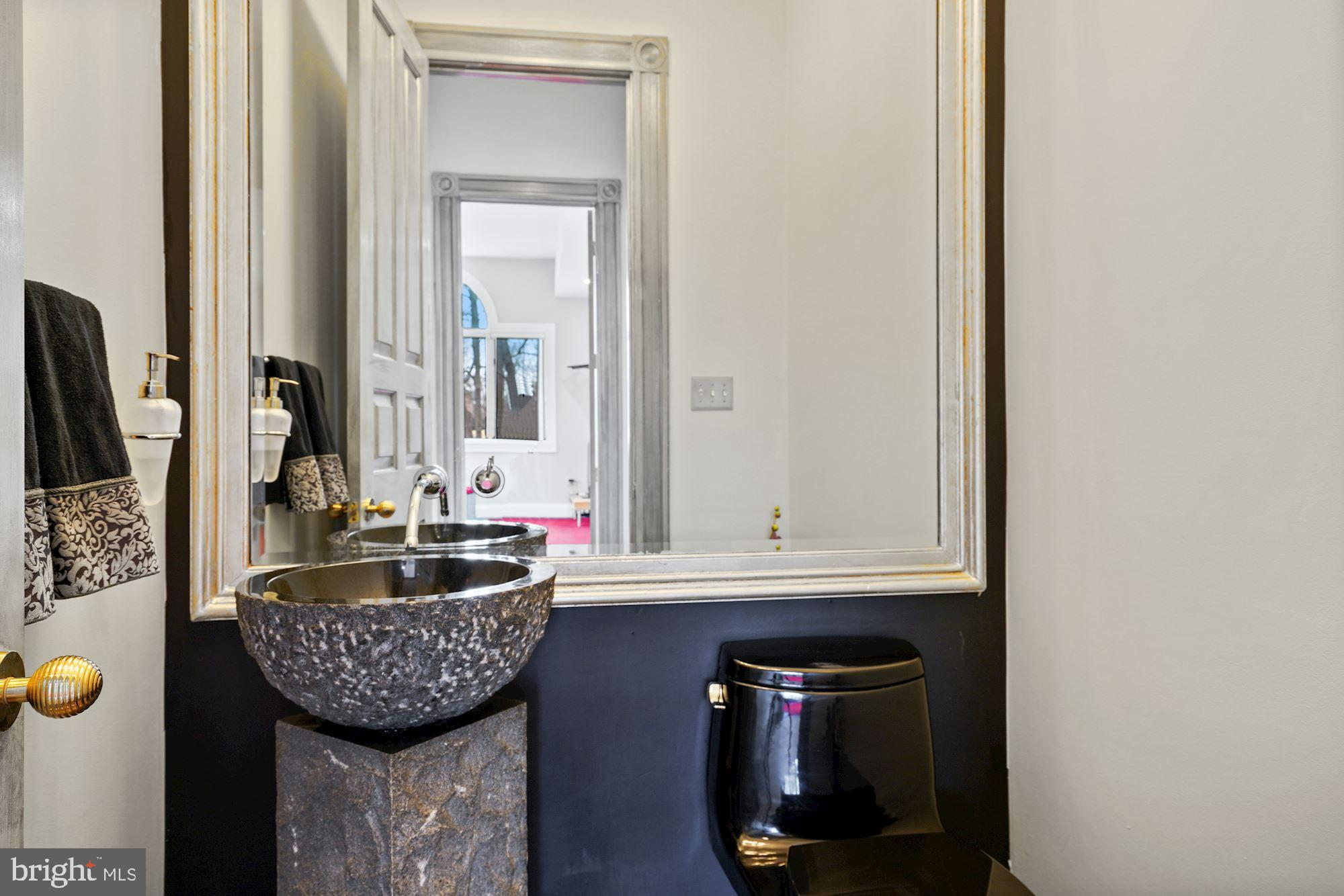 11505 Glen Road Potomac, MD 20854 - Photo 26 of 66 Half bath on main floor